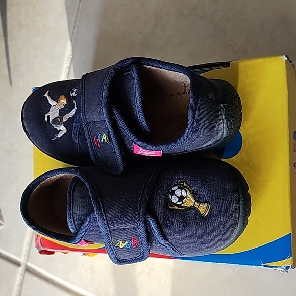 Todler shoes by Becks size 27 EU, equivalent to infants US 10 - Picture 2 of 10